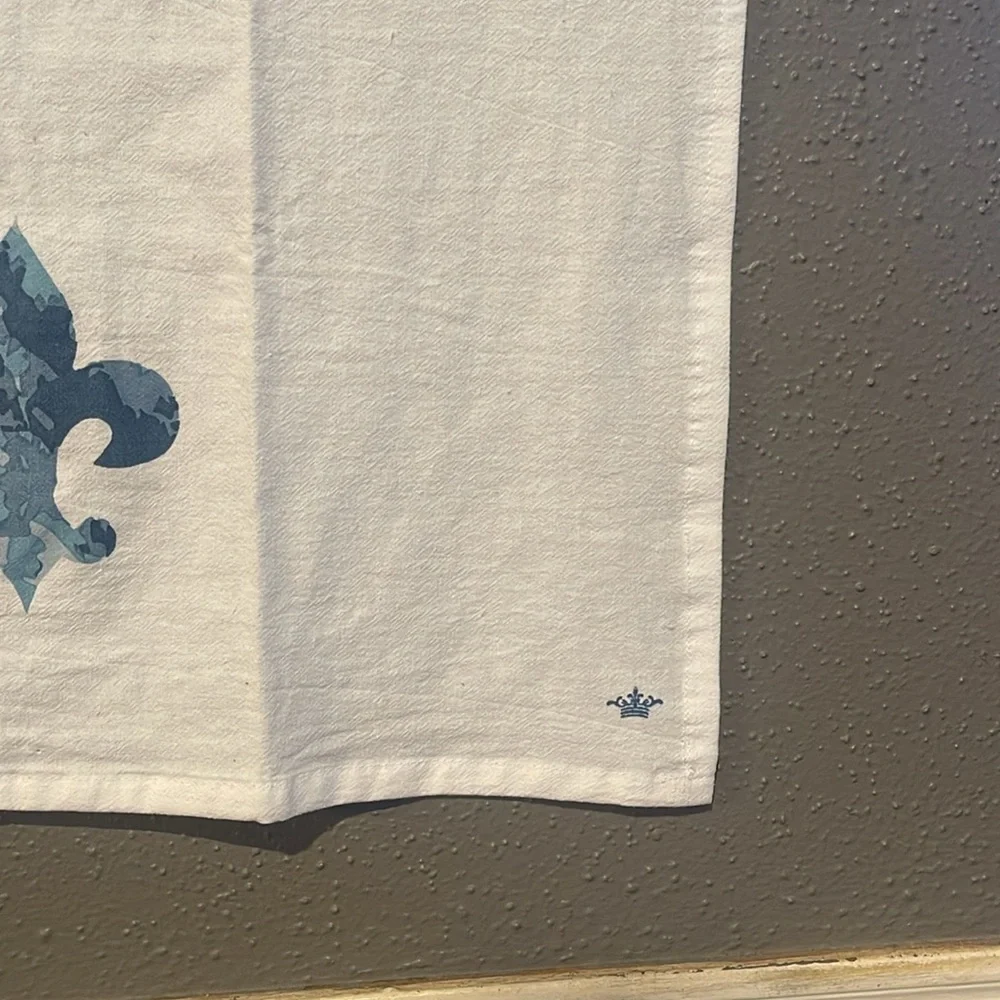 The Royal Standard Fleur-de-Lis Silhouette Hand Towel